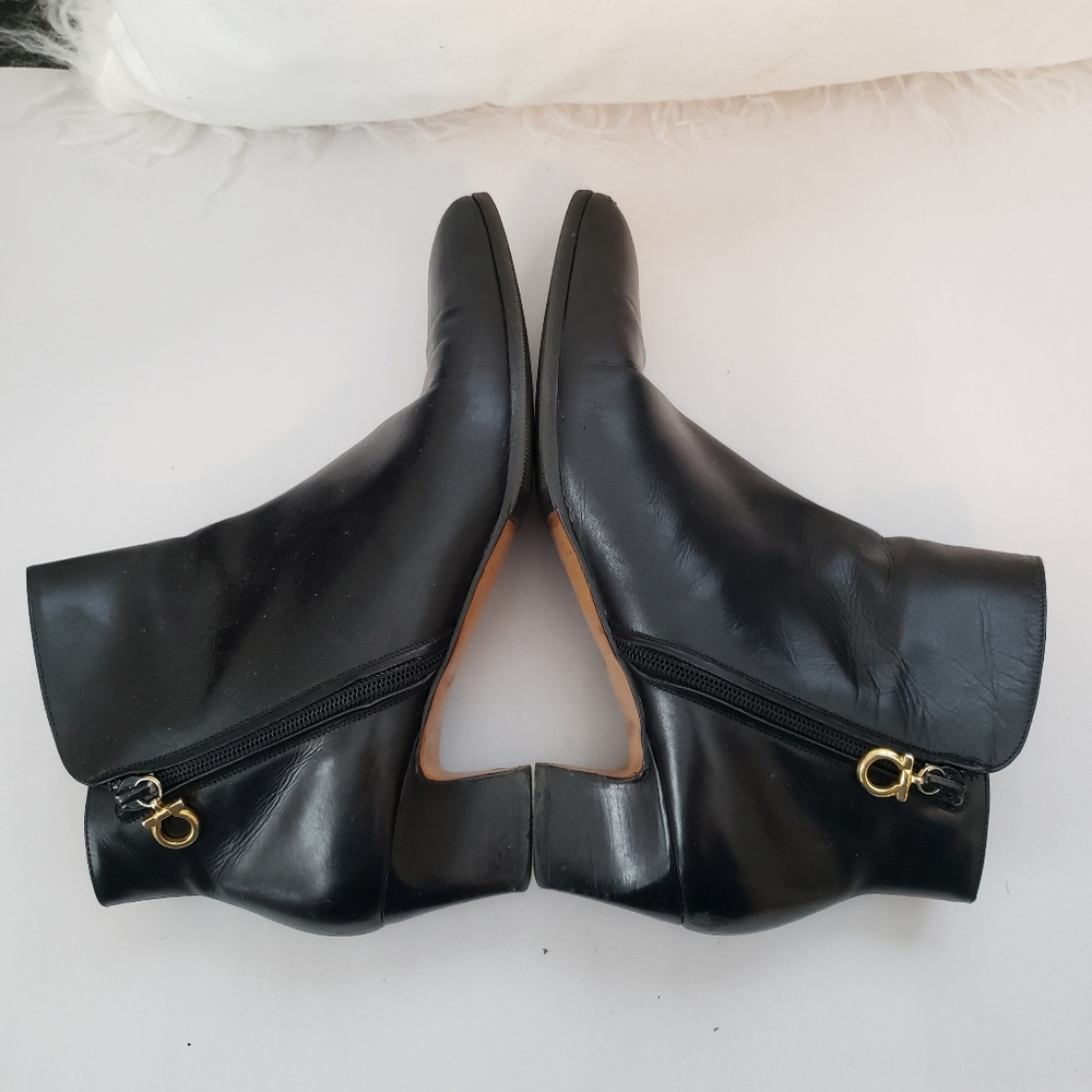 Salvatore Ferragamo Black leather heel ankle boot zip Size 8.5
